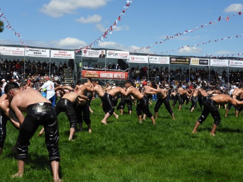 Kepez’in er meydanında deste boylarında büyük mücadele