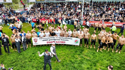 Kepez’in er meydanından “Şiddete Hayır” mesajı