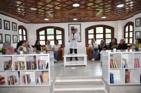 Zübeyde Hanım Kadın Eğitim ve Sosyal Tesisi’nde bulaşıcı hastalıklardan korunma yöntemleri konuşuldu