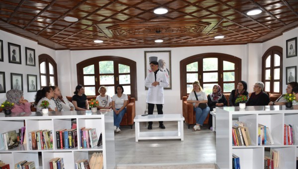 Zübeyde Hanım Kadın Eğitim ve Sosyal Tesisi’nde bulaşıcı hastalıklardan korunma yöntemleri konuşuldu 