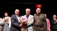 “Bandırma Vapuru” Kepez’de ayakta alkışlandı