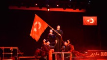 “Bandırma Vapuru” Kepez’de ayakta alkışlandı