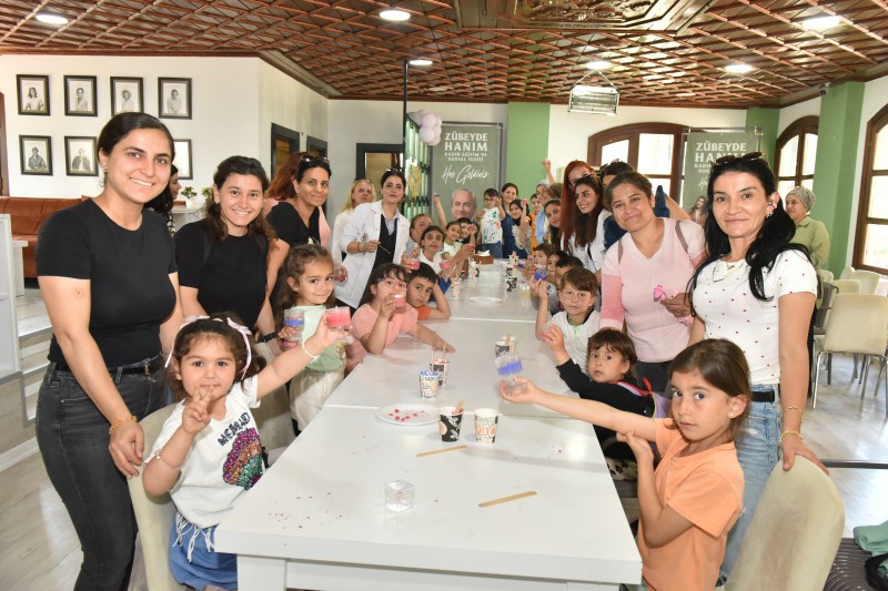 Kepez’de Anne-Çocukla Renkli Mum Atölyesi!
