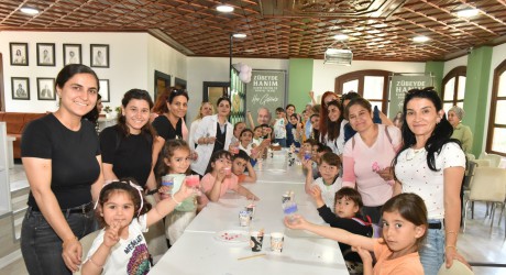 Kepez’de anne ve çocuklar renkli mum atölyesinde buluştu