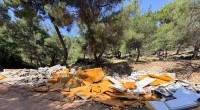 Kepez’de çevreyi kirletenlere foto kapanlı takip