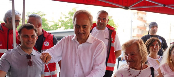 Başkan Kocagöz aşure bereketini vatandaşlarla paylaştı
