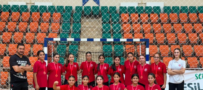 Kepez'in minik sultanları namağlup Türkiye Şampiyonu