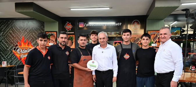 Kocagöz, Yeni Mahalle esnafına “Temizlik Kirletmemektir” kampanyasını anlattı   