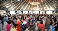 Kocagöz, kadınların matine coşkusuna ortak oldu