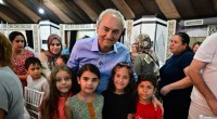 Kocagöz, kadınların matine coşkusuna ortak oldu
