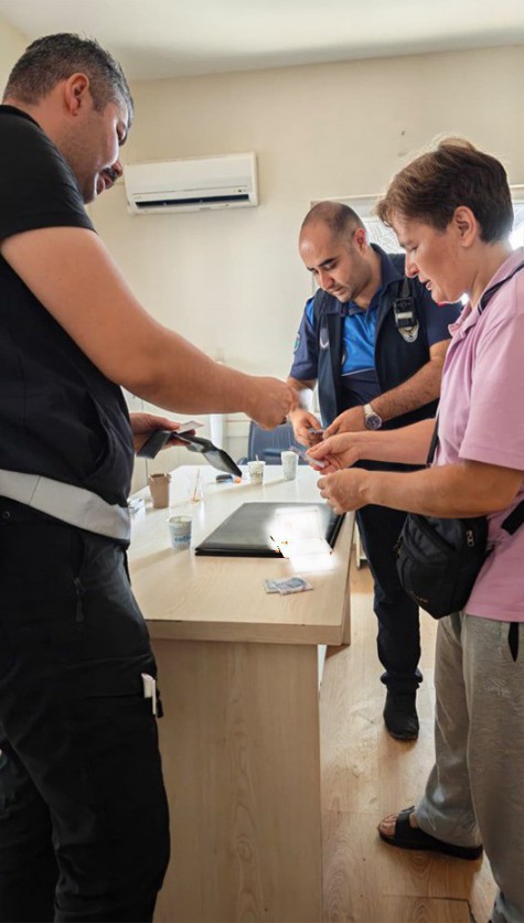 Kepez zabıtası kaybolan bir cüzdanı değil, bir hatırayı sahibine ulaştırdı