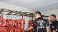 Kepez’de gıda deposuna denetim: 152 kilo et ve 20 bidon turşuya el konuldu