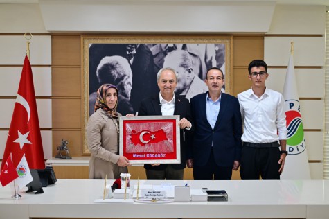 Kepez’in gururu Serhat’a Kocagöz’den burs desteği