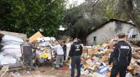 Kepez’de Çöp Ev Operasyonu: 8 Kamyon Atık Çıkarıldı