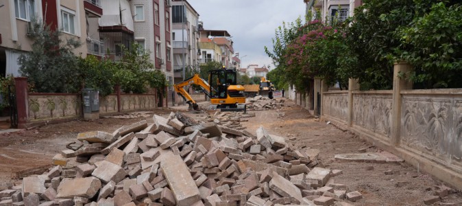 Kepez’de yollarla birlikte kaldırımlar da yenileniyor