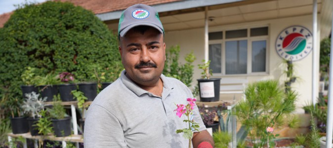 Antalya’nın dört bir yanı Kepez’de yetiştirilen çiçeklerle renkleniyor