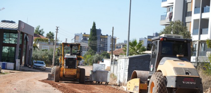 Altınova Orta Mahallesi’nde yollar yenileniyor