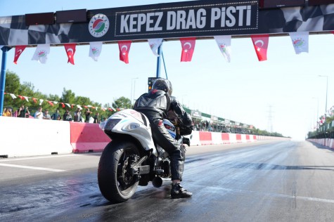 Kepezde motodrag yarışları büyük heyecanla sürüyor