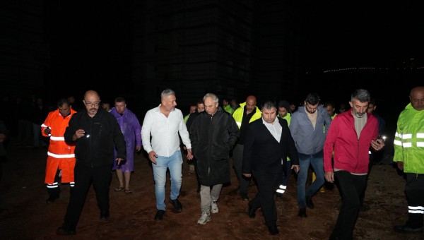Gece Yarısı Gelen Felaket: Kepez’de Hortumun İzleri Siliniyor 